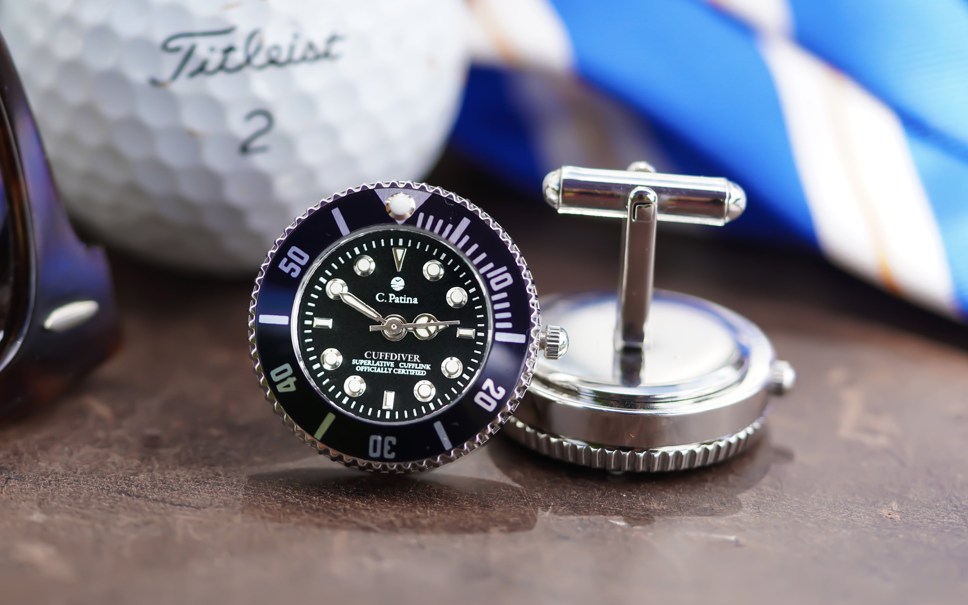 The CUFFDIVER Cufflinks